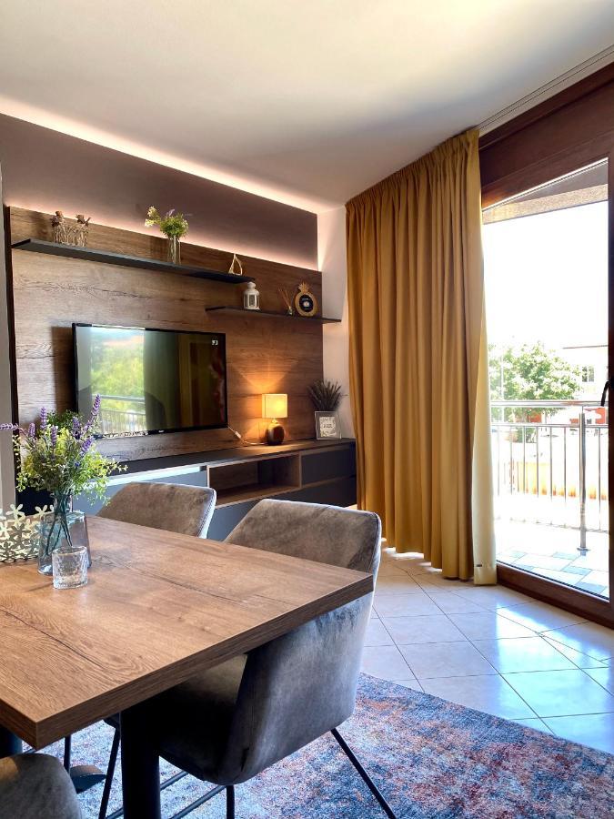 Bed And Breakfast Veja'S Krk Town Esterno foto
